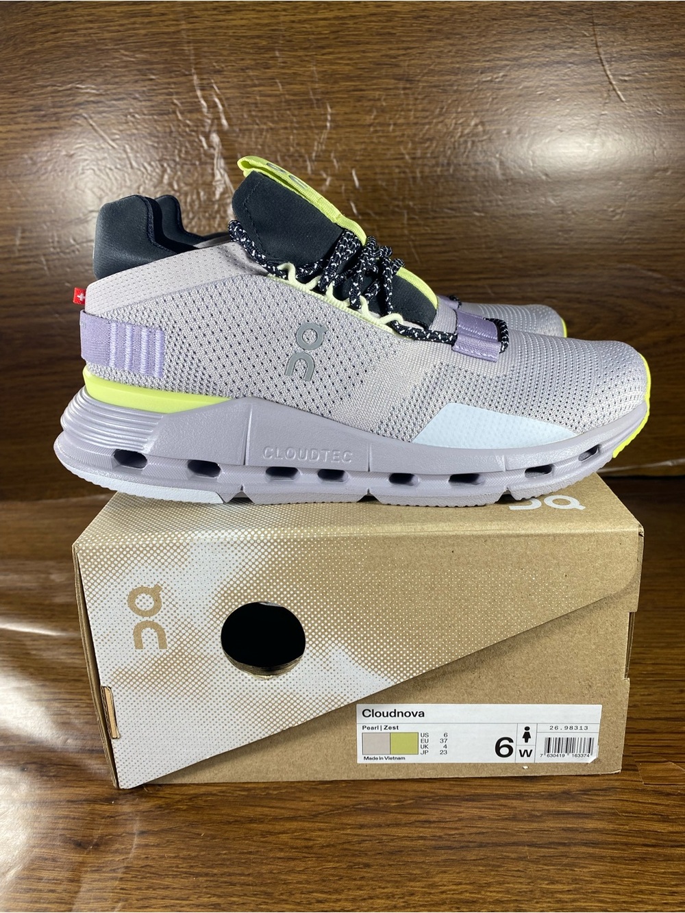 On Running Cloudnova women’s shoe size 6